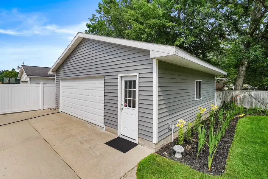 917 Carver, Traverse City, MI 49686 - #2