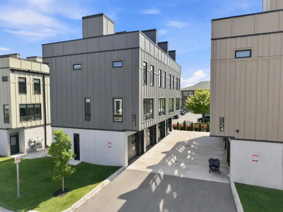 128 W Gillis, Traverse City, MI 49684 - #2