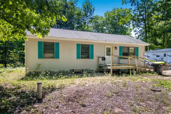 19239 Oak Hollow, LakeAnn, MI 49650