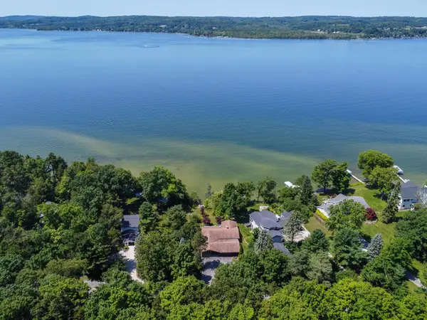 8178 S Lakeview, TraverseCity, MI 49684