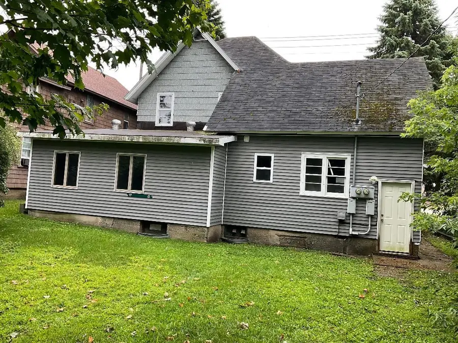 124 W Pine ST, Cadillac, MI 49601 - #2
