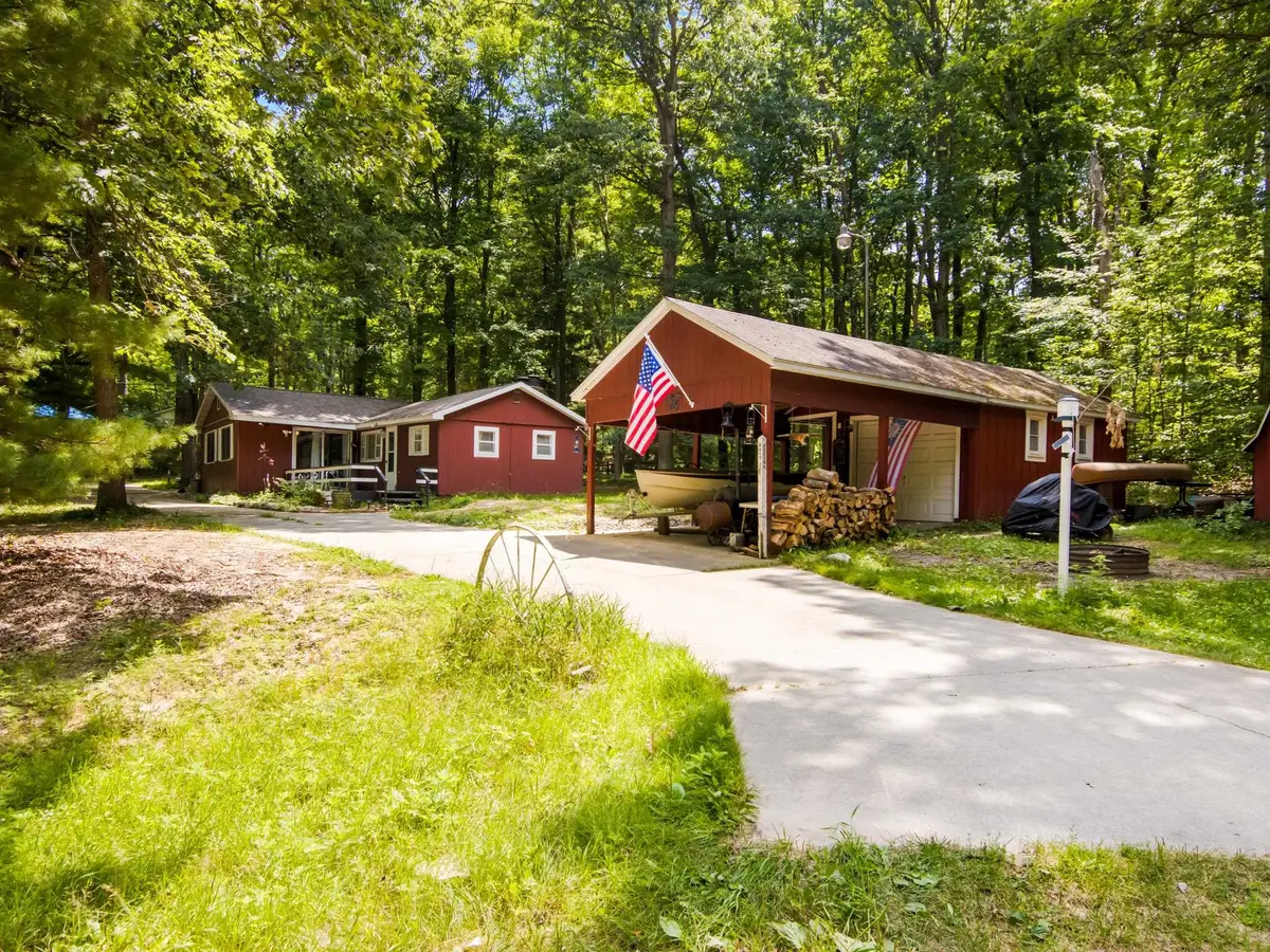 4883 Poplar DR, Harrison, MI 48625 - #1