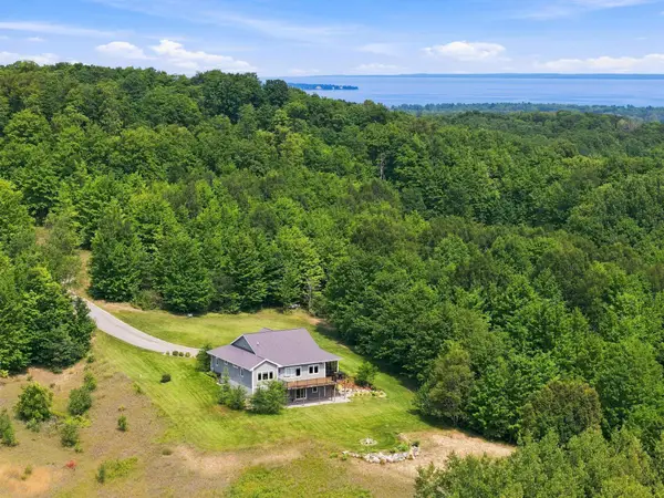 7684 N Gerber DR, Northport, MI 49670