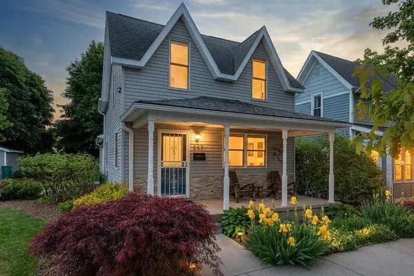 112 W Lincoln, Charlevoix, MI 49720