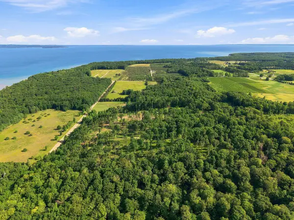 18502 Peninsula DR, TraverseCity, MI 49686