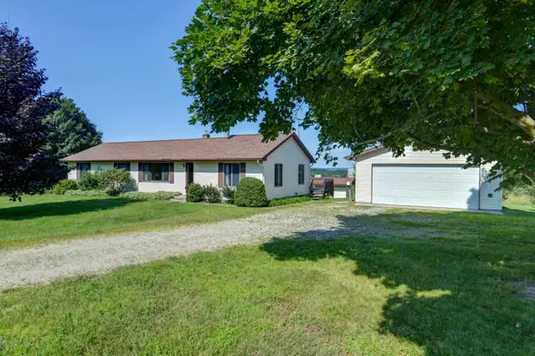 11869 Center RD, TraverseCity, MI 49686