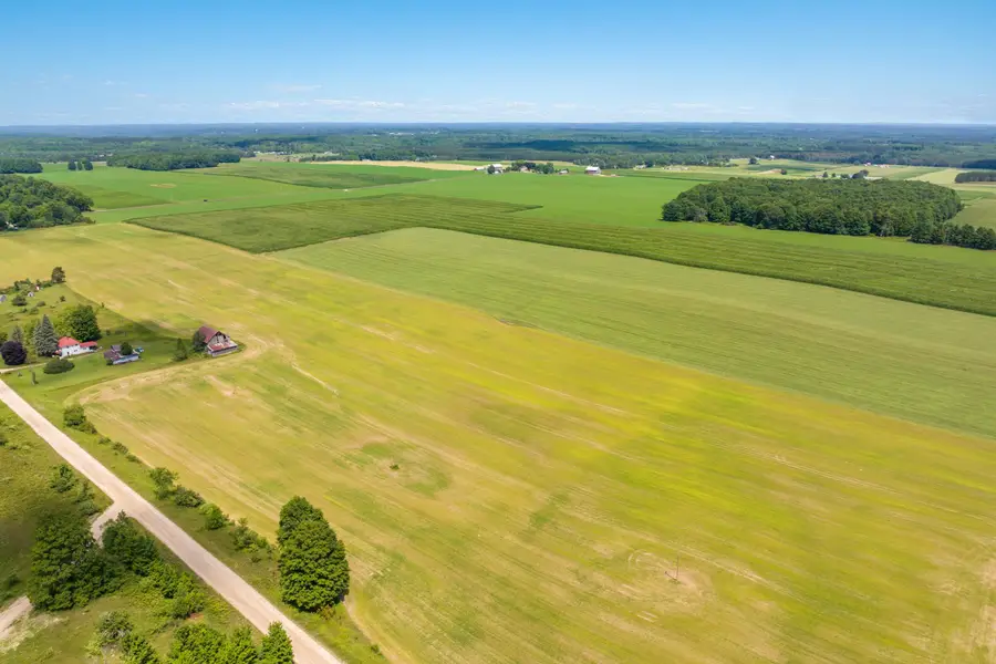 10347 Bogart RD, Kingsley, MI 49649 - #2
