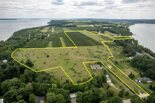 000 N Stony Point RD, SuttonsBay, MI 49682