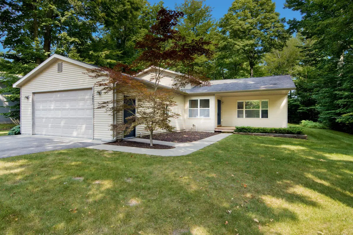 19921 Beechridge DR, Almira, MI 49650 - #1