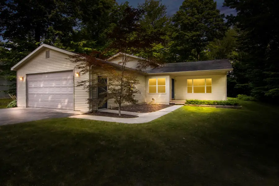 19921 Beechridge DR, Almira, MI 49650 - #3