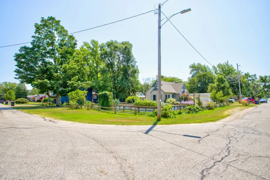 588 W 18th, Holland, MI 49423 - #2