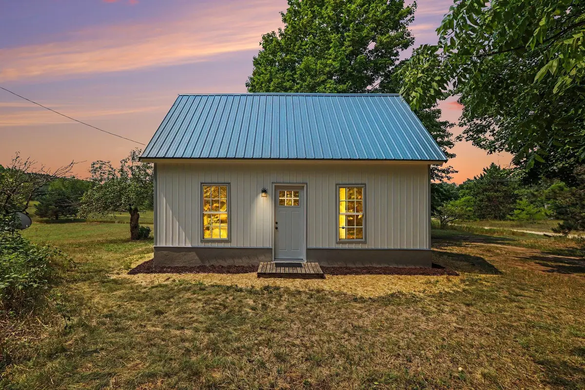 912 S Clark ST, Mesick, MI 49668 - #1