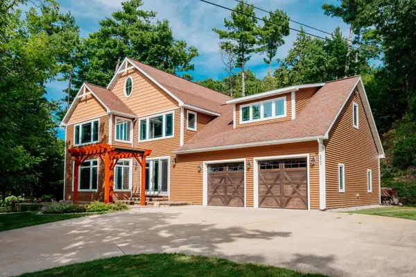 6860 Peninsula DR, TraverseCity, MI 49686