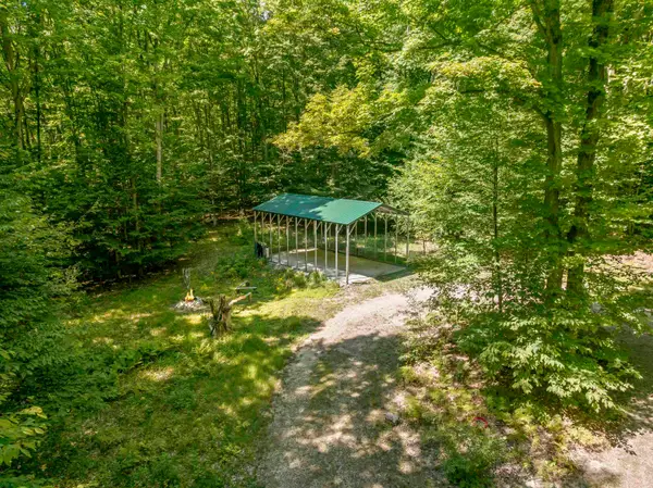 454 Vande LN, Beulah, MI 49617