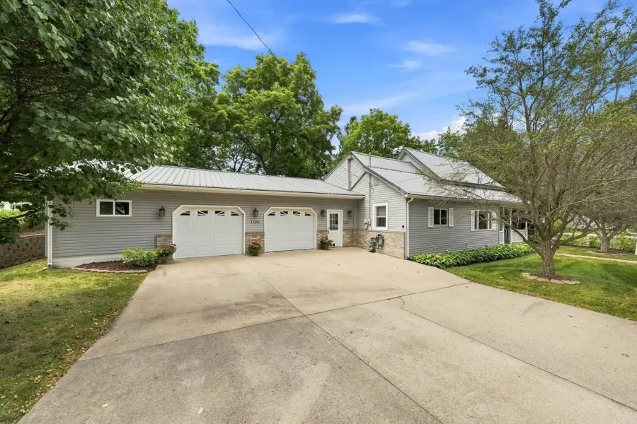 1126 Laurel ST, Cadillac, MI 49601 - #2