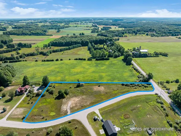 7921 Floreys Ranch, Buckley, MI 49620