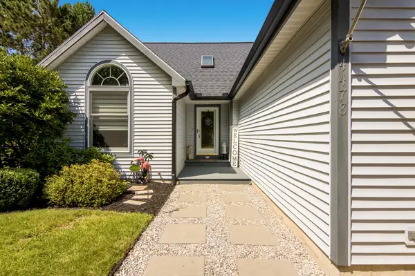 4478 Hampshire DR, Williamsburg, MI 49690