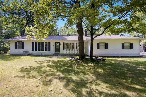5896 Betsie River, Interlochen, MI 49643