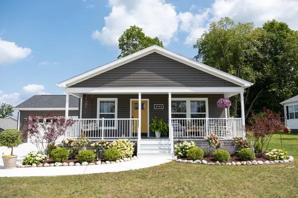 2132 Vista View, TraverseCity, MI 49686