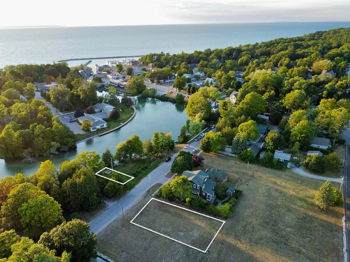 Unit 3 S Chandler, Leland, MI 49654 - #1