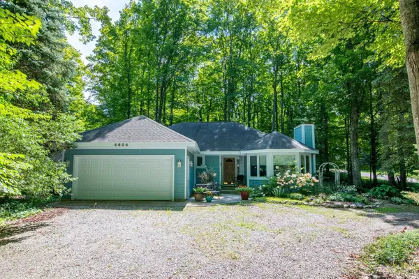 4804 S Green, Cedar, MI 49621
