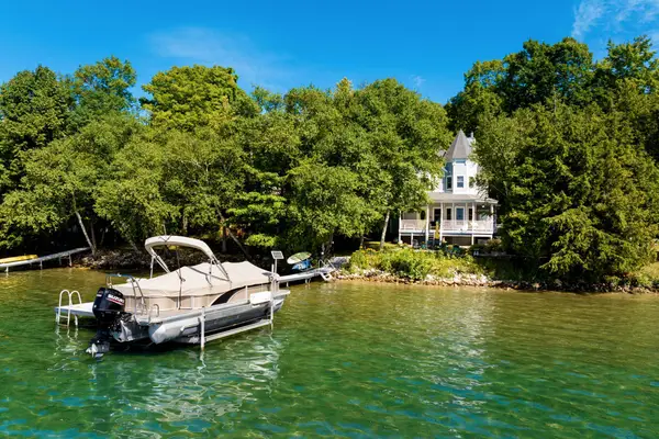 10888 Quin Sig A Mond LN, CentralLake, MI 49622