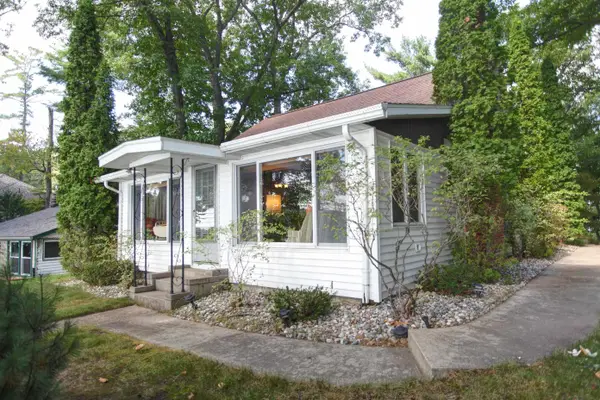2624 Crescent Shores DR, TraverseCity, MI 49685