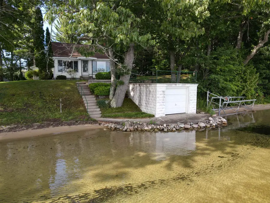 2624 Crescent Shores, Long Lake, MI 49685 - #3