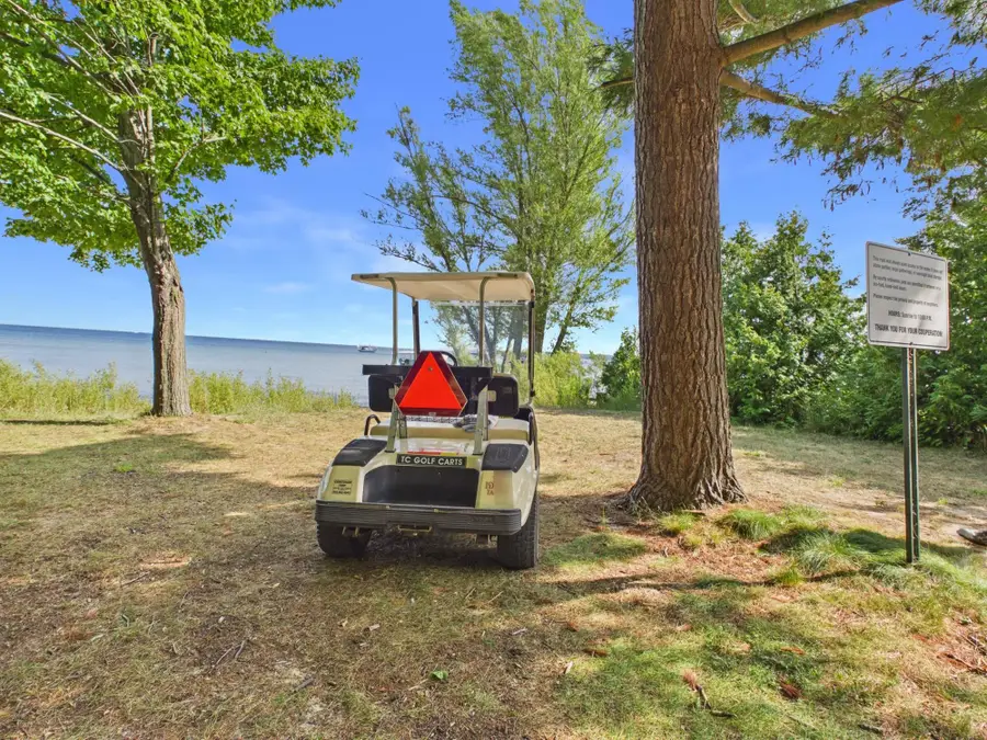 10189 N Shore DR, Northport, MI 49670 - #2