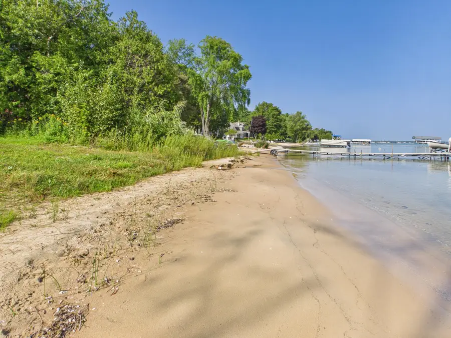10189 N Shore DR, Northport, MI 49670 - #3