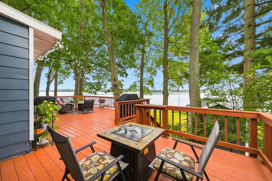 281 W Lake DR, Cadillac, MI 49601 - #2