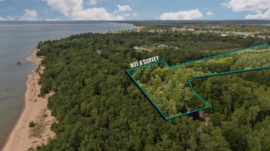 917 S Bayshore DR, Elk Rapids, MI 49629 - #3