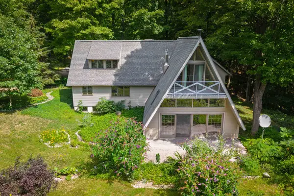 3618 S Maple Valley RD, SuttonsBay, MI 49682