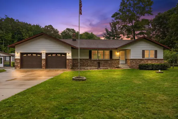 5182 E Shore DR, Kalkaska, MI 49646