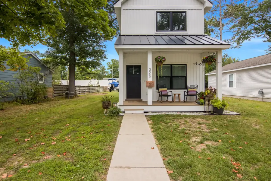 325 Hamilton ST, Traverse City, MI 49686 - #2