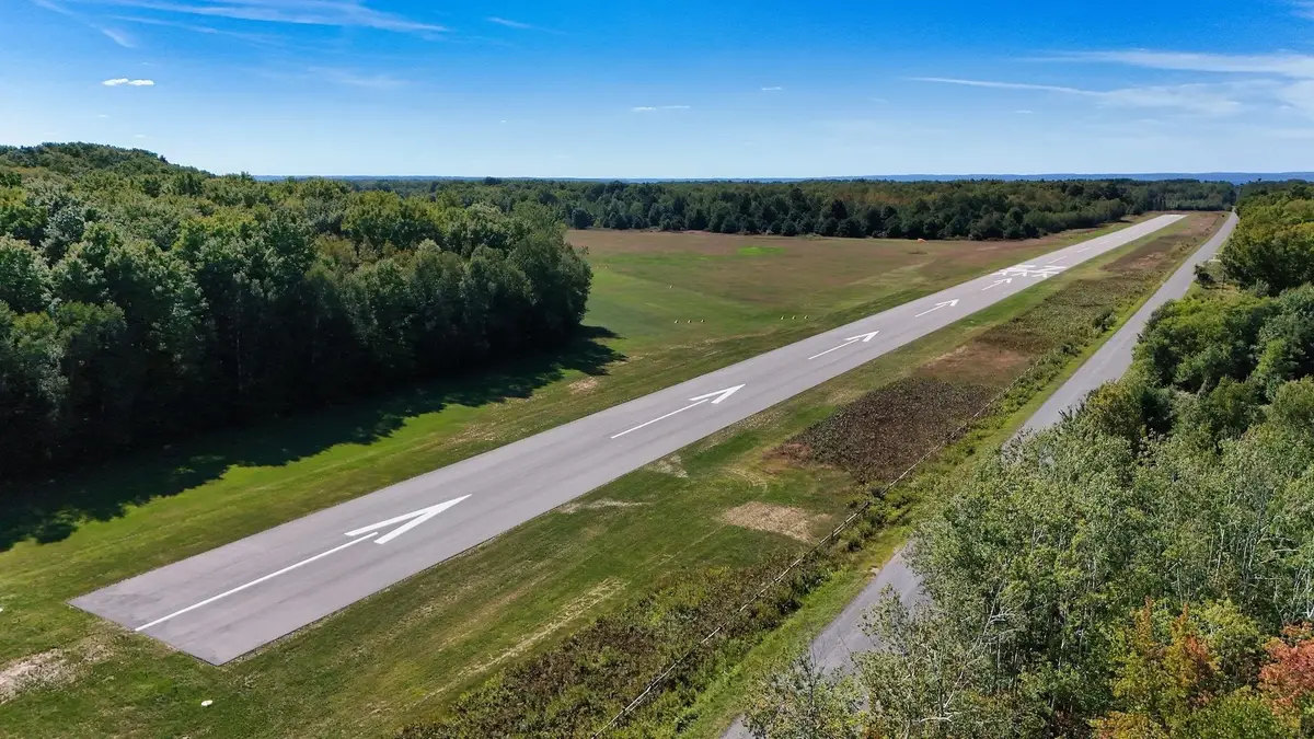 1207 Hangar WAY, Kewadin, MI 49648 - #1