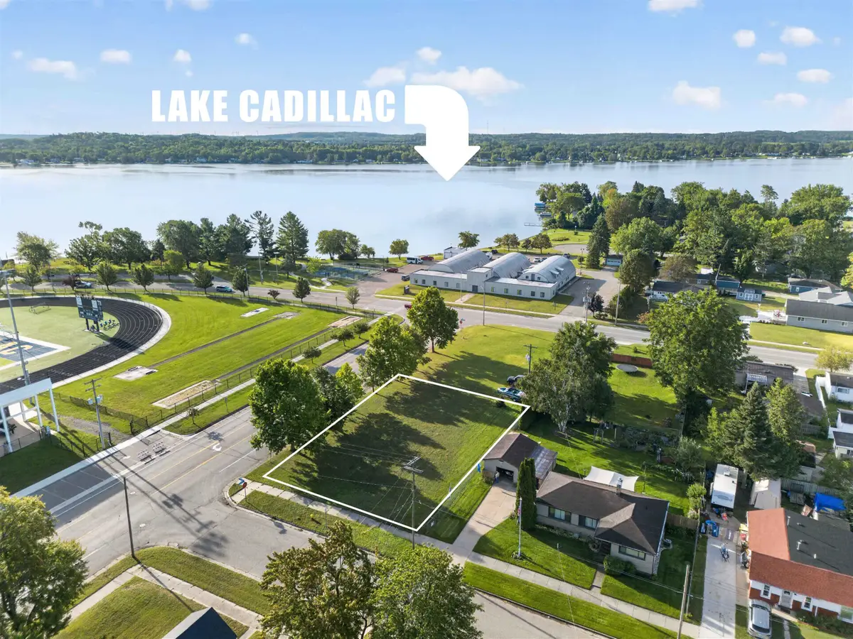 605 Walnut ST, Cadillac, MI 49601 - #1