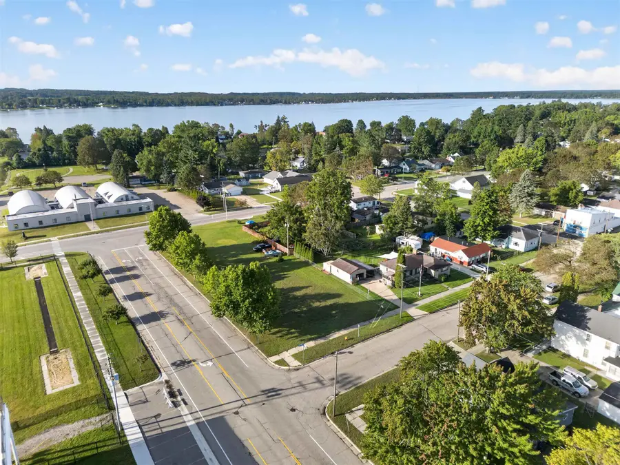 605 Walnut ST, Cadillac, MI 49601 - #2