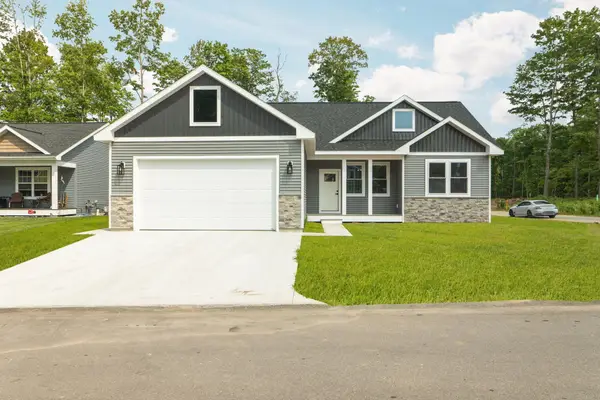 2207 Cottonwood, Grawn, MI 49637