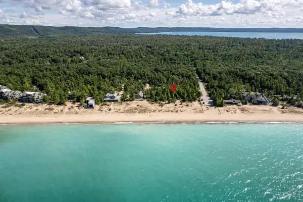 00 W Bay LN, GlenArbor, MI 49636