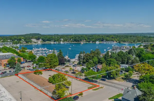 101 W Hurlbut, Charlevoix, MI 49720