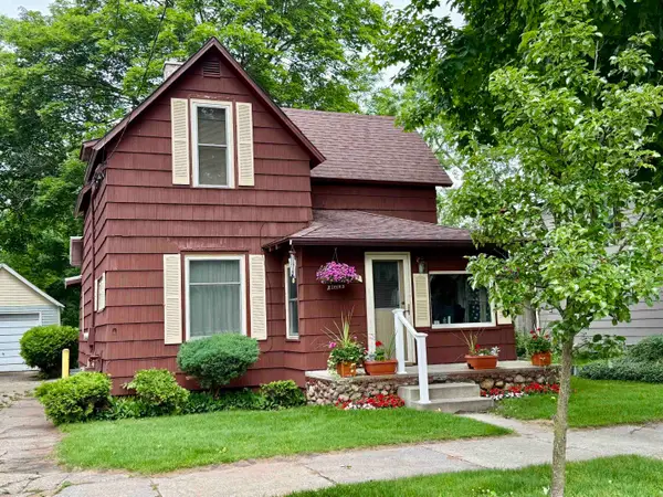 1009 1st, Cadillac, MI 49601
