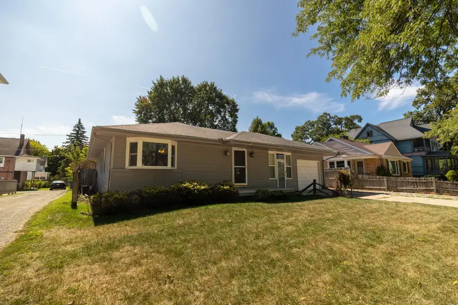2016 Center AVE, Bay City, MI 48708 - #3