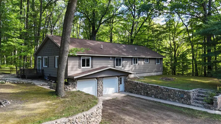 9428 W Jennings RD, Lake, MI 49651 - #2