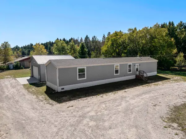 11261 Maple, Beulah, MI 49617