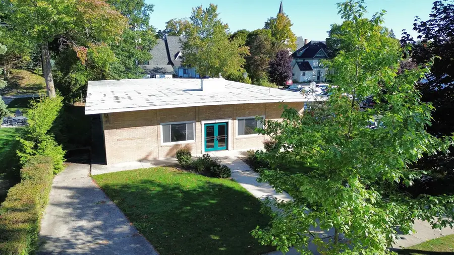 205 Clinton, Charlevoix, MI 49720 - #2