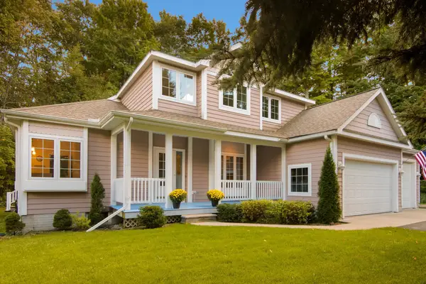 6222 S Westwood PKWY, SuttonsBay, MI 49682