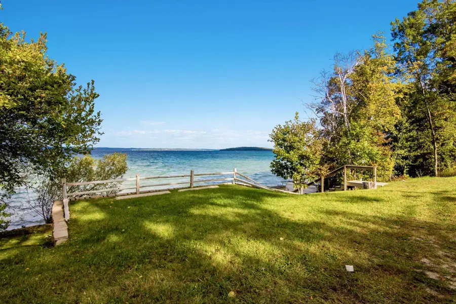 9838 Peninsula, Traverse City, MI 49686 - #2