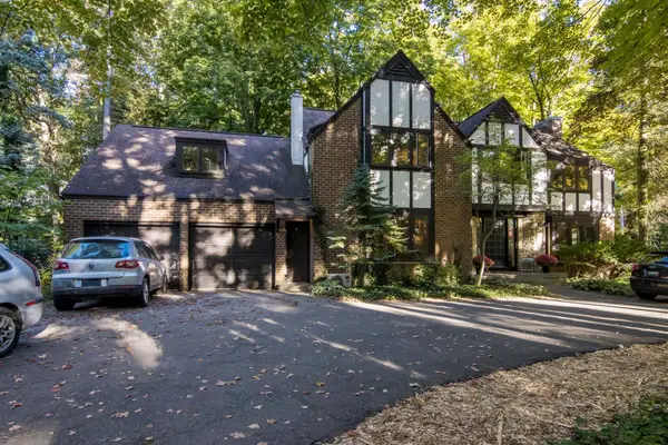 1302 Peninsula DR, TraverseCity, MI 49686