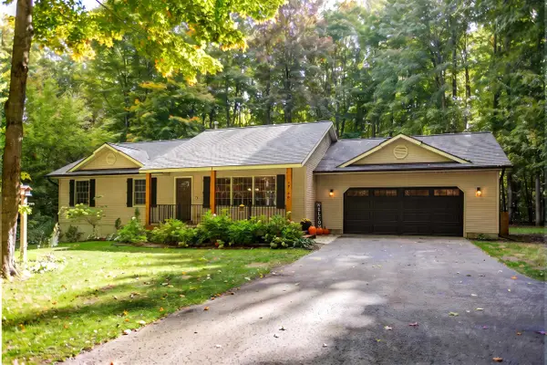 19199 Ridge View, LakeAnn, MI 49650
